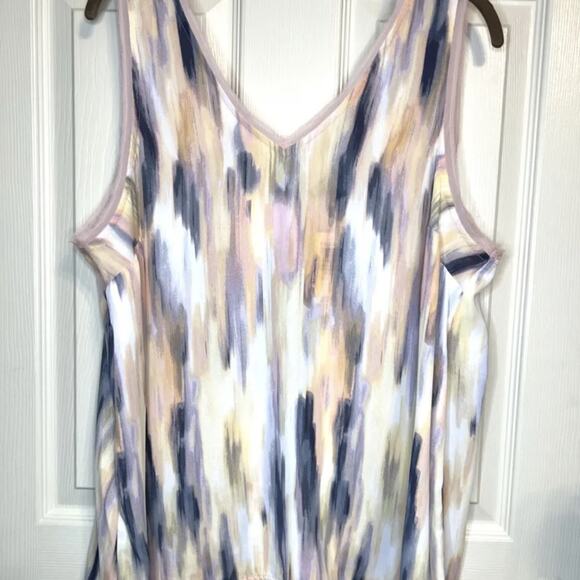 Torrid Size 1 Tank Top With a V-Neck in the Front & Back. Preloved. - Picture 2 of 4